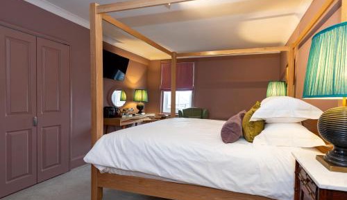 Deluxe King Room Four Poster 