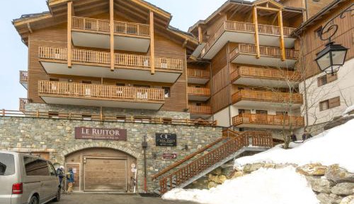 Two-Bedroom Deluxe Apartment with Balcony