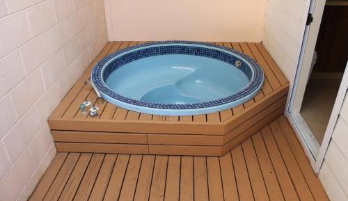 Large Studio with Hot Tub