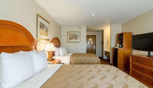 Quadruple Room with Two Queen Beds - Non Smoking/Interior Hall