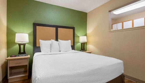 1 Queen Bed | Non-Smoking, Kitchen