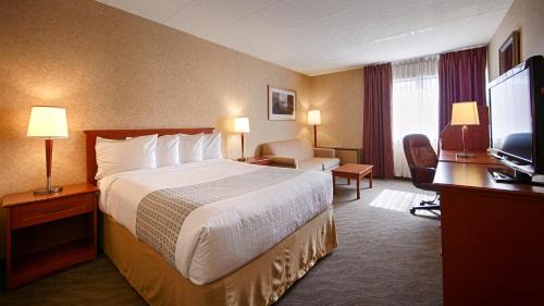 Queen Room with Sofa Bed - Second Floor