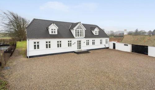 Five-Bedroom Holiday Home