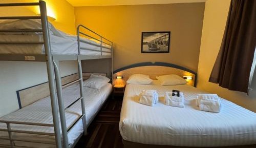 Quadruple Room with Bathroom