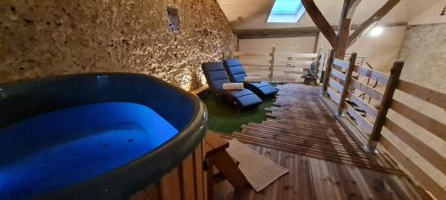 Suite with Hot Tub