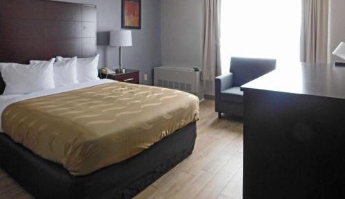 Queen Room Top Floor - Accessible/Non-Smoking