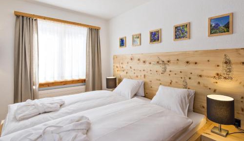 Suite with Mountain View