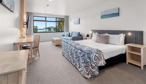 Deluxe King Room with Marina View