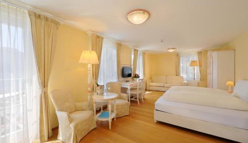 Junior Suite with Lake View and Balcony