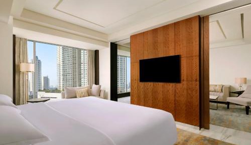 Grand Suite, 1 King Bed (Club Lounge Access)