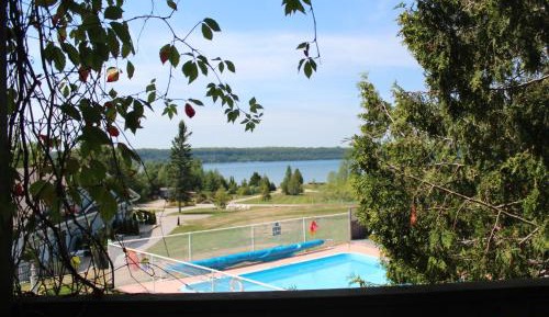 Double Room with Two Double Beds and Lake View