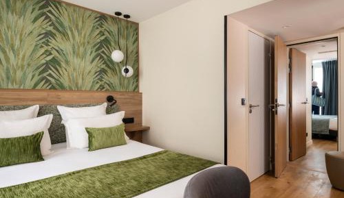 Three Connecting Rooms with Private Hammam Access