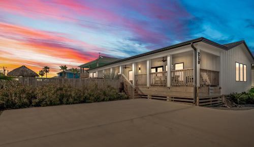 Three-Bedroom Holiday Home 