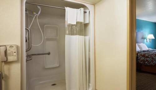 Queen Room - Disability Access/Non-Smoking
