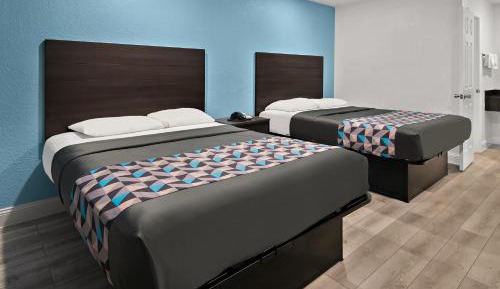 Queen Room with Two Queen Beds - Non-Smoking