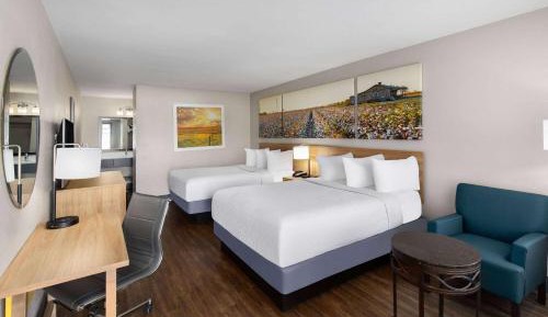 Queen Room with Two Queen Beds - Non-Smoking
