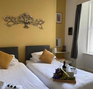 Twin Room with Private Bathroom