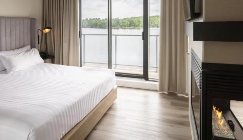 Suite with Lake View