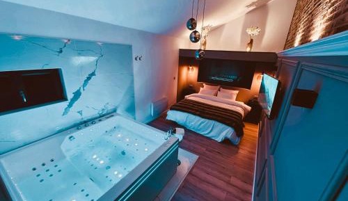 Deluxe Double Room with Bath