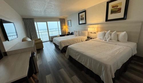 Queen Room with Two Queen beds and Kitchenette - Oceanfront