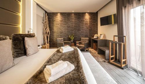 Deluxe Double Room with Outdoor Hot Tub