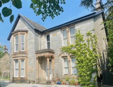 Three-Bedroom House (6 Adults)