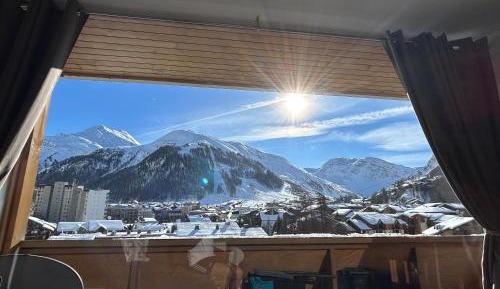 Apartment with Mountain View