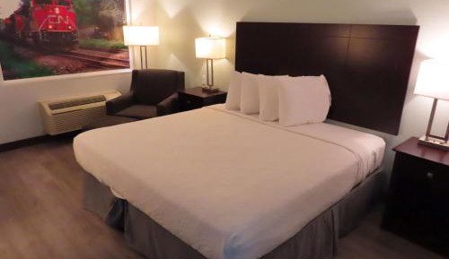 King Room - Mobility Accessible with Bathtub