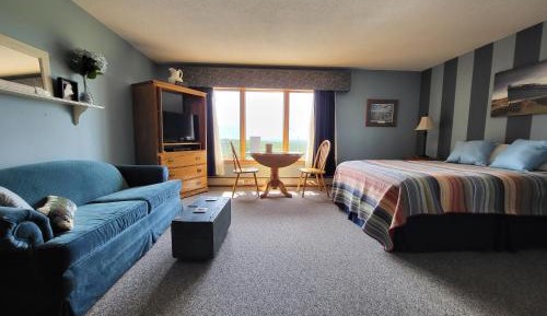 Family Room with Mountain View