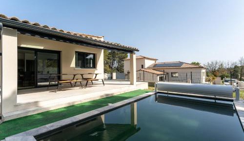 Villa with Garden View