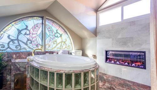 Happiness Deluxe Couples Spa Room