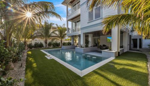 Seven-Bedroom Holiday Home