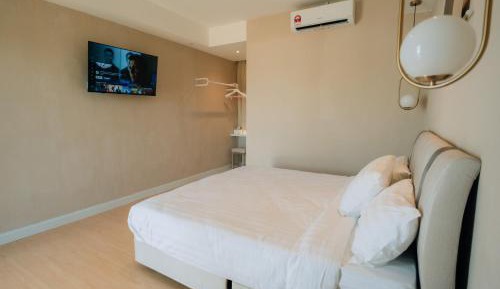 Deluxe Room (2 Adults + 1 Child)