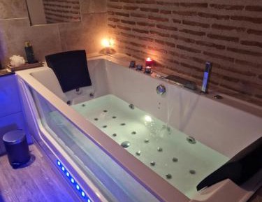 Double Room with Spa Bath