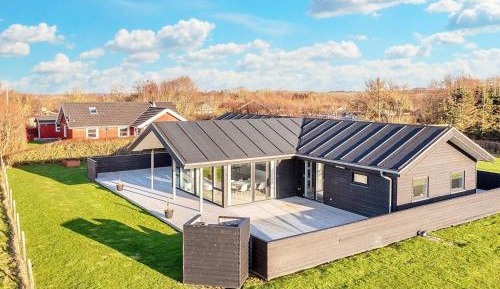 Three-Bedroom Vacation Home 