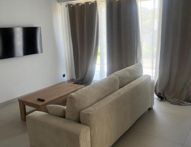 Apartment with Garden View