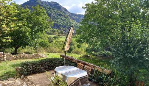Apartment with Garden View