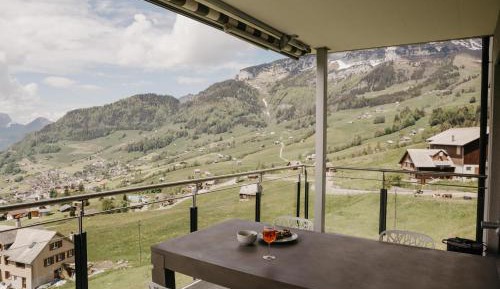 Apartment with Lake View