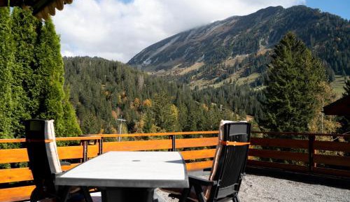 Apartment with Mountain View