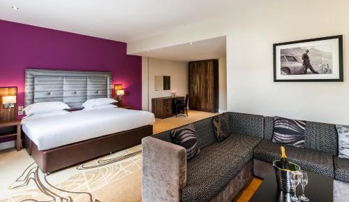 Suite with Lake View