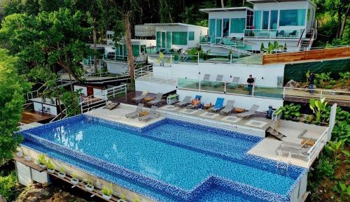 TWIN SHARING SUITE CLASSIC PACKAGE with All Meals, Beverages + Return Boat Transfers