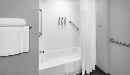 King Room with Sofa Bed and Adapted Tub - Mobility Accessible