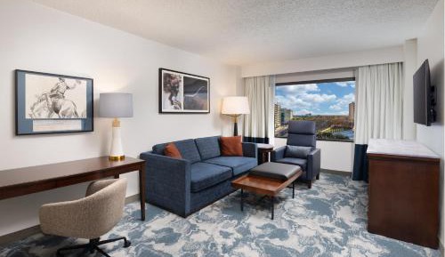 King Studio with Roll-In Shower and Kitchen - Mobility Accessible