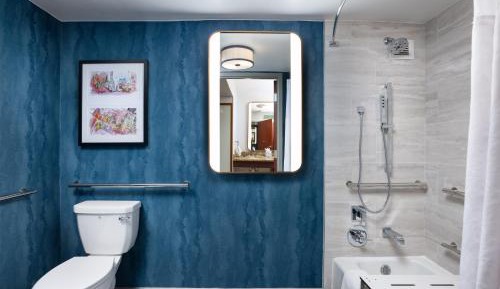 Junior King Suite with Kitchen and Tub - Mobility Accessible