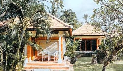 Bungalow with Garden View