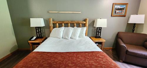 One Queen Deluxe Room  (Non Pet Friendly Room)