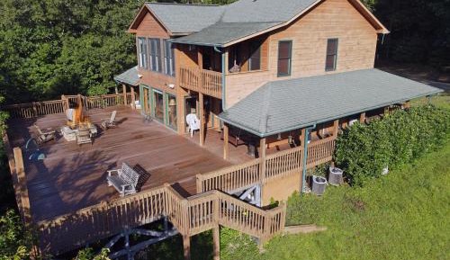 Three-Bedroom Holiday Home 