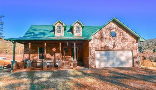 Three-Bedroom Holiday Home 