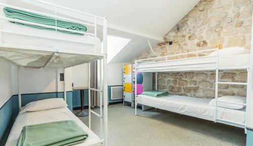 Bed in 6-Bed Mixed Dormitory Room with Shared Bathroom