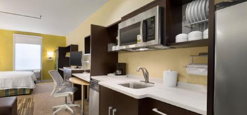 One-Bedroom King Suite - Non-Smoking